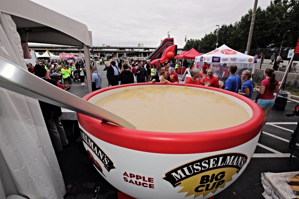 Musselman’s Wins Guinness World Record for Largest Bowl of Apple Sauce